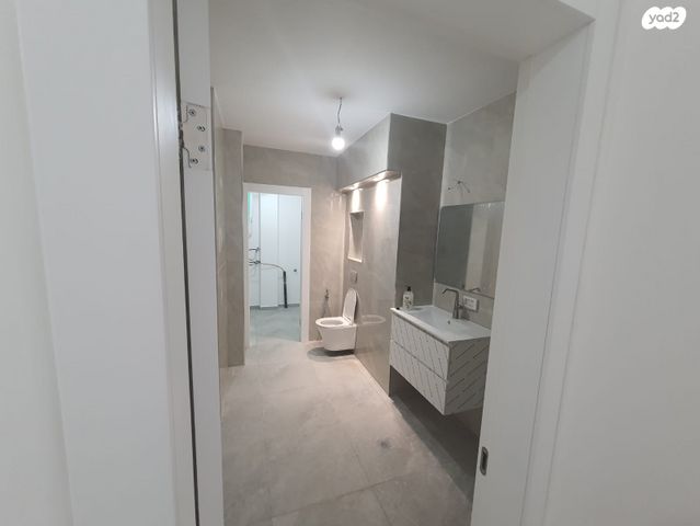 קרן היסוד 24