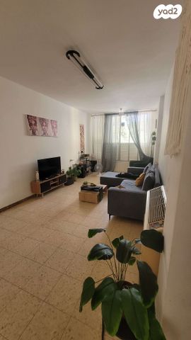 דירה, יחזקאל דנין 9, לב העיר, בת ים