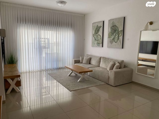 יונתן רטוש 12