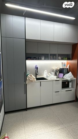 קרן היסוד 12