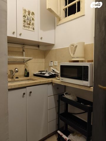 דירה, מעלה הצבי 7, שכונת חשמונאים, מרכז העיר א, רמת גן