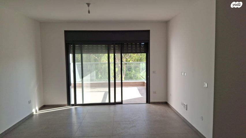 דירה, חצוצרה 2, המוזיקה, שדרות