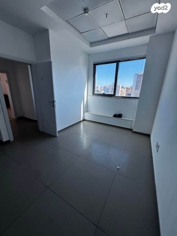 משרדים, מלחמת ששת הימים 10, מרכז העיר, חדרה