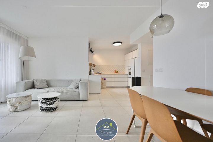 דירה, דרך הים, מתחם מרכזי, גני תקווה