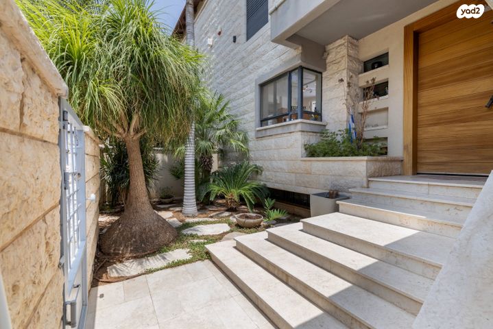 דו משפחתי, שאול זילברמן, מקוב, רחובות