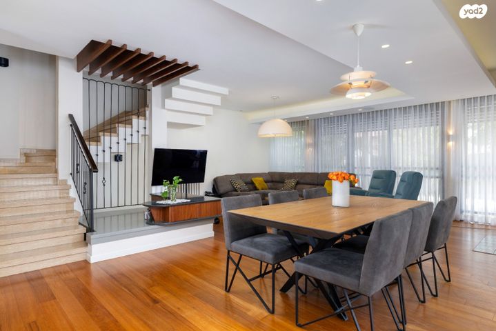 דו משפחתי, שאול זילברמן, מקוב, רחובות