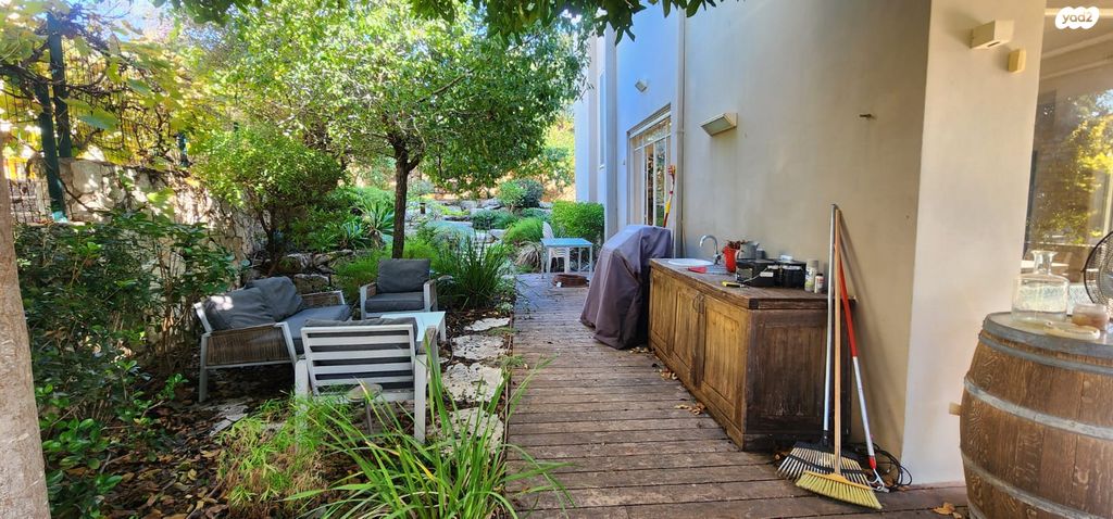 דו משפחתי, נווה שרת, זכרון יעקב