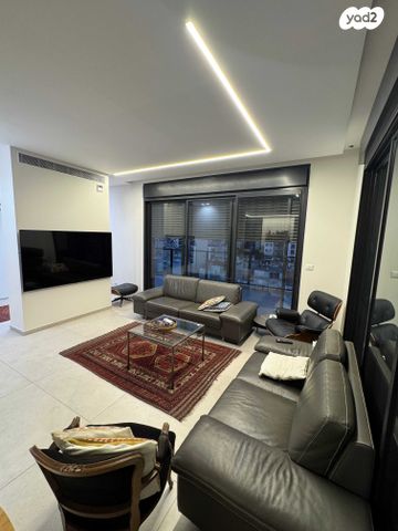 גג/ פנטהאוז, אבנר, אזור הבילויים, רמת גן