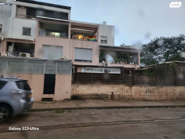 דירה, הנהרונית, בית אליעזר, חדרה