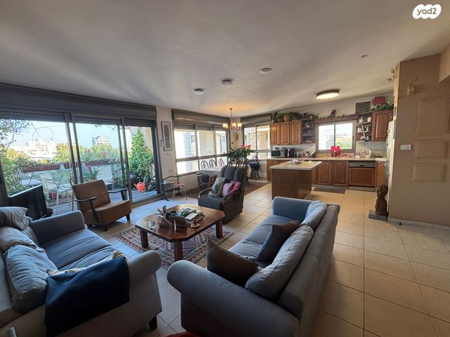 דירה, חנה רובינא, תל אביב יפו