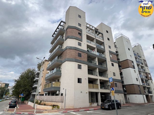 גג/ פנטהאוז, הסתוונית, כפר גנים א, פתח תקווה