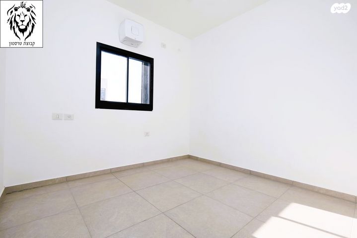 דירה, דבורה עומר, רעננה