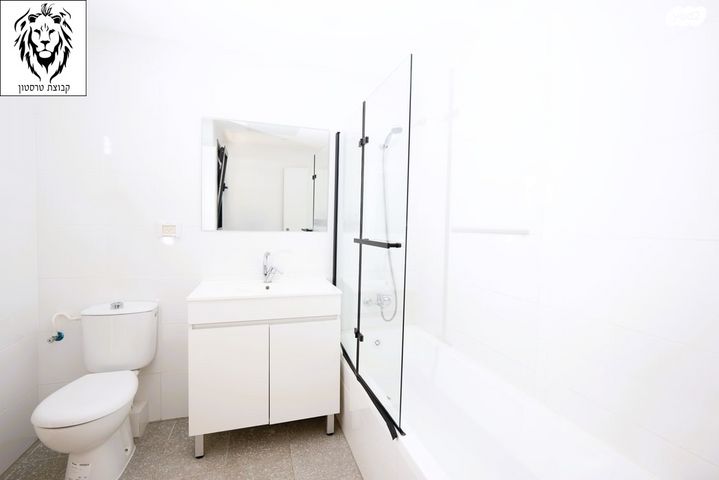 דירה, דבורה עומר, רעננה