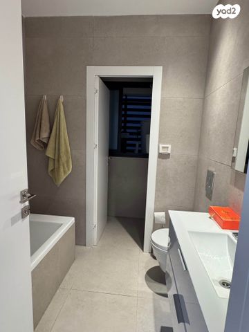 גג/ פנטהאוז, אבנר, אזור הבילויים, רמת גן