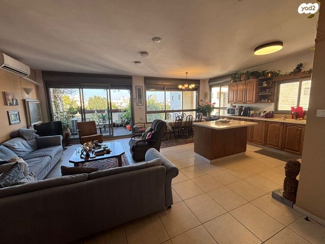 דירה, חנה רובינא, תל אביב יפו