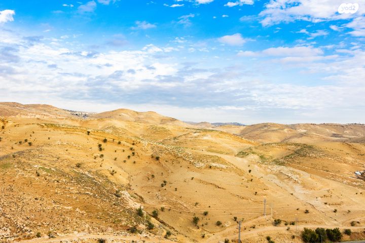 דו משפחתי, הגילגל, מצפה נבו, מעלה אדומים