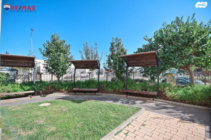 דירה, שקד, חריש