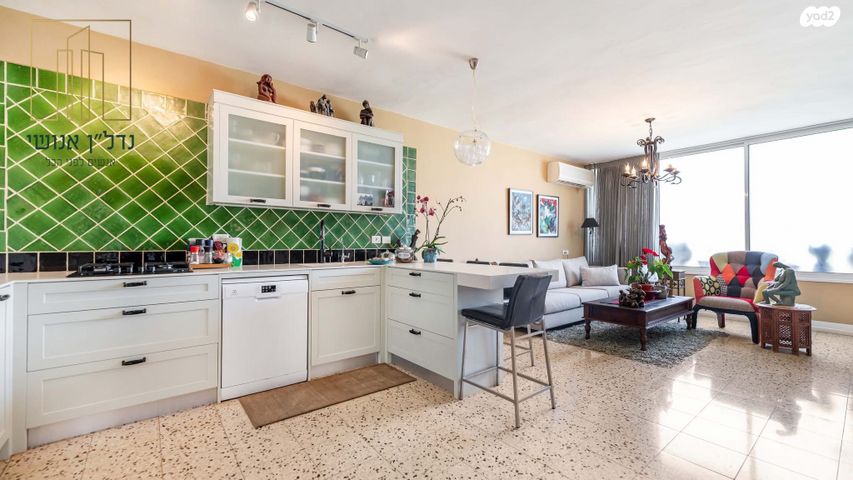 גג/ פנטהאוז, אנצו סירני, גבעת הרמבם, גבעתיים