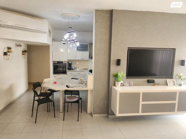 דירה, הצנחנים, מחנה יהודה, פתח תקווה