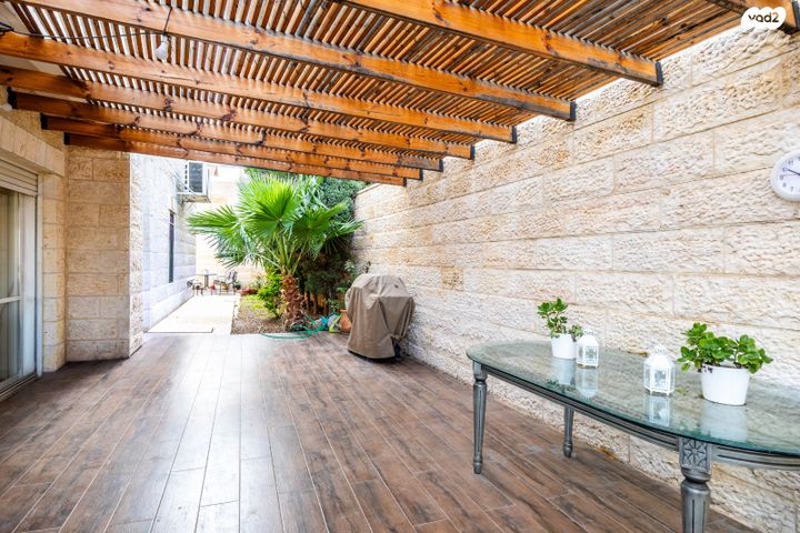 דו משפחתי, הגילגל, מצפה נבו, מעלה אדומים