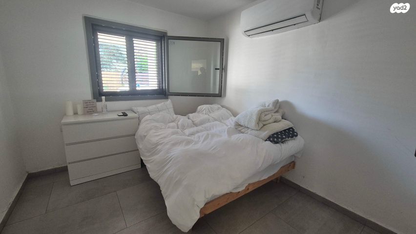 דו משפחתי, אורנית, אורנית