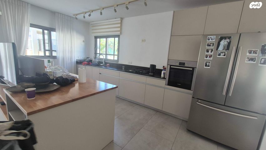 דו משפחתי, אורנית, אורנית