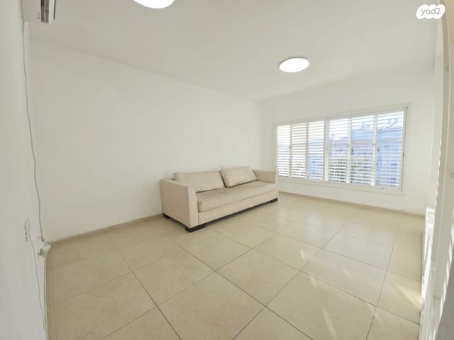 דרך מנחם בגין 15