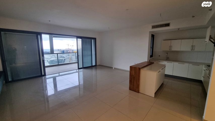 דירה, אריק איינשטיין, הרצליה ב', הרצליה