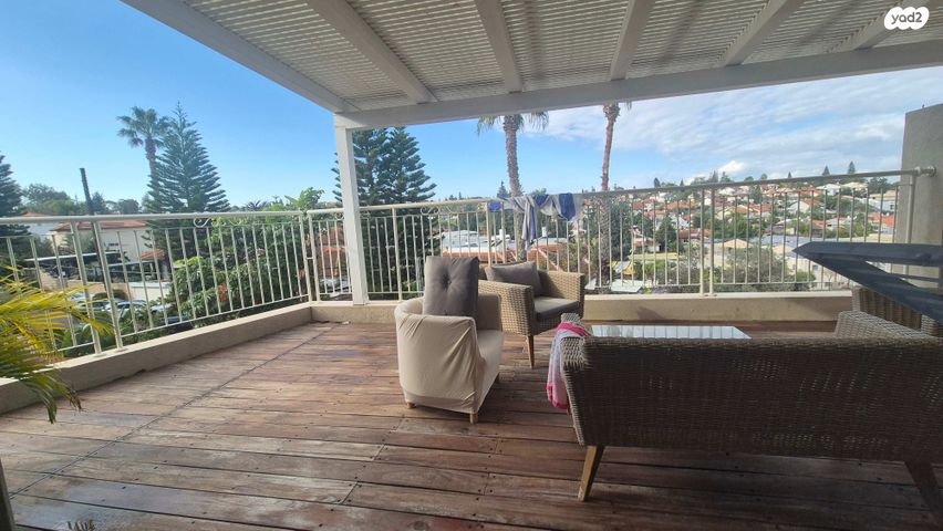 דו משפחתי, אורנית