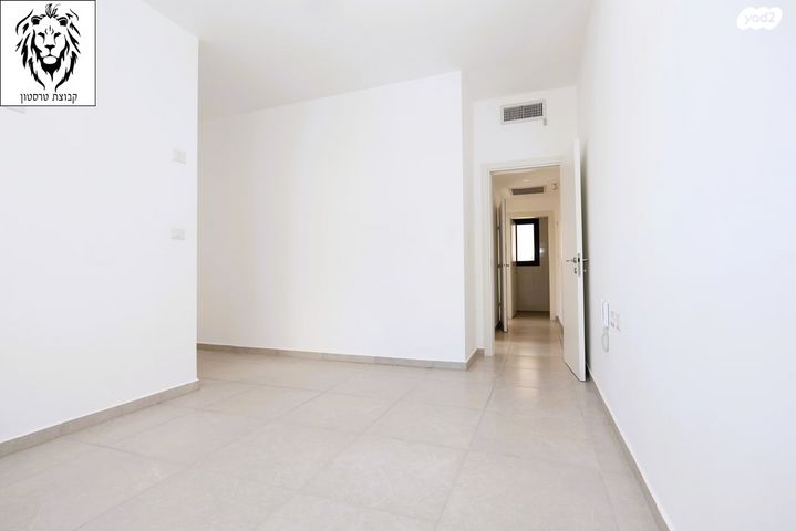 דירה, דבורה עומר, רעננה