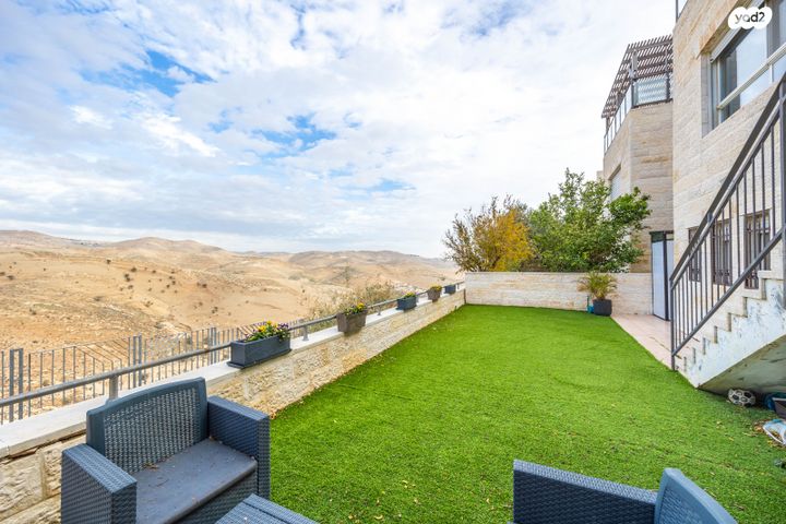 דו משפחתי, הגילגל, מצפה נבו, מעלה אדומים