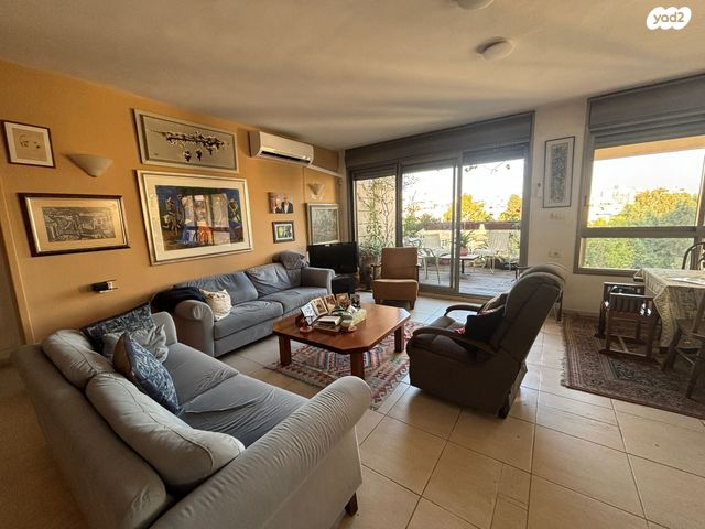 דירה, חנה רובינא, תל אביב יפו