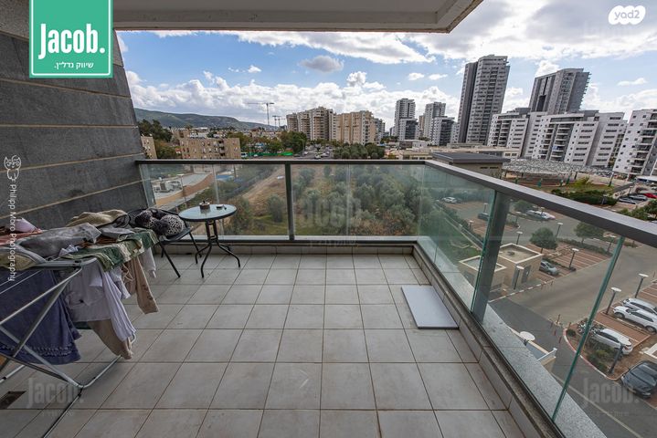 דירה, לח"י, גלי כרמל, טירת כרמל