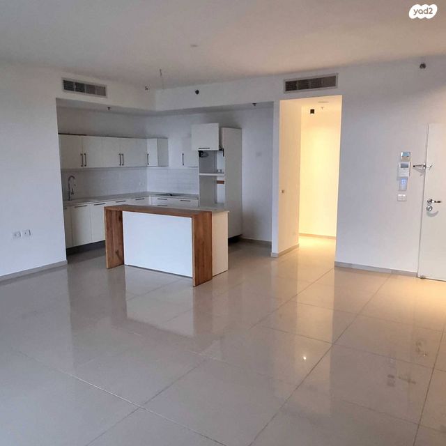 דירה, אריק איינשטיין, הרצליה ב', הרצליה