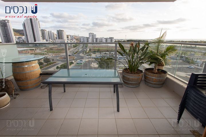 דירה, החותרים, טירת כרמל