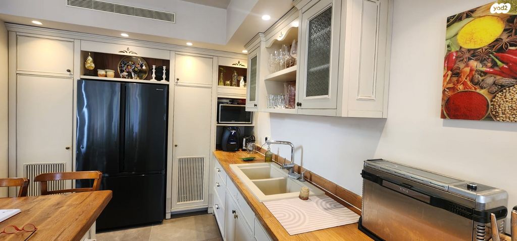 דו משפחתי, נווה שרת, זכרון יעקב