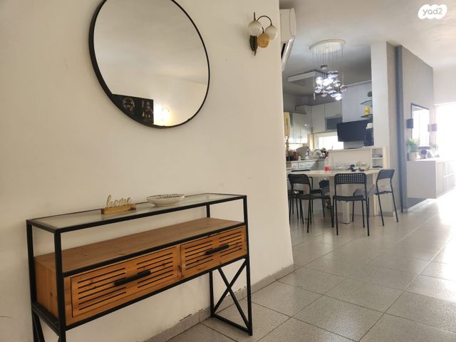 דירה, הצנחנים, מחנה יהודה, פתח תקווה