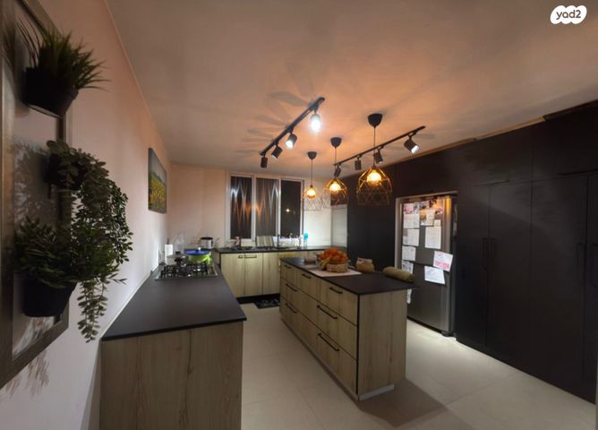 יורדי הסירה 12