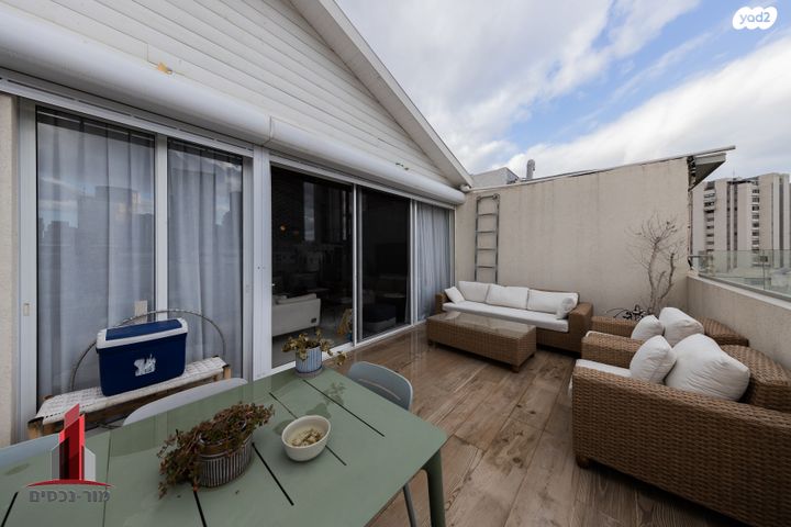 גג/ פנטהאוז, בורוכוב, בורוכוב, גבעתיים