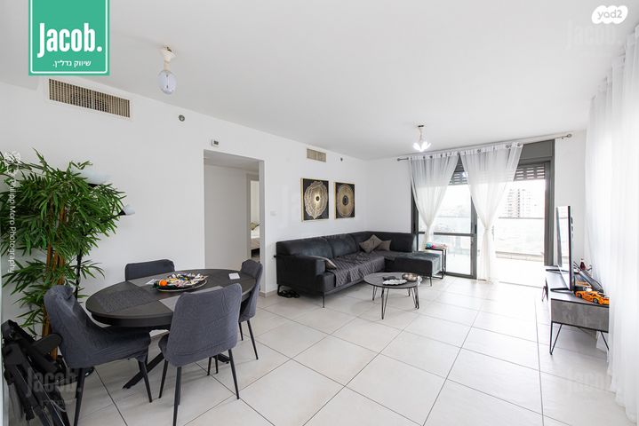 דירה, לח"י, גלי כרמל, טירת כרמל