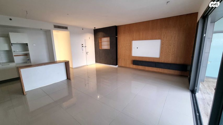 דירה, אריק איינשטיין, הרצליה ב', הרצליה