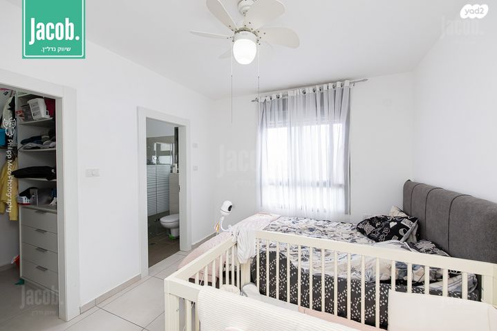 דירה, לח"י, גלי כרמל, טירת כרמל