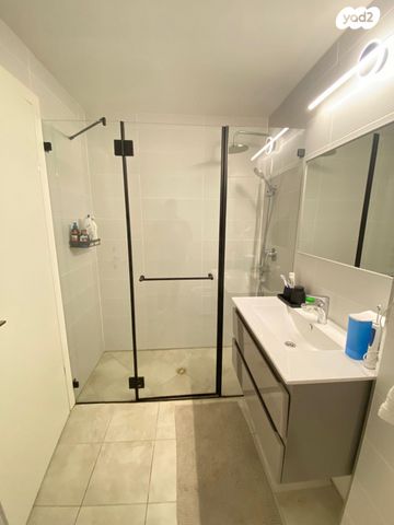 דירה, גרציאני יצחק 8, גני שרונה, קרית הממשלה, תל אביב יפו