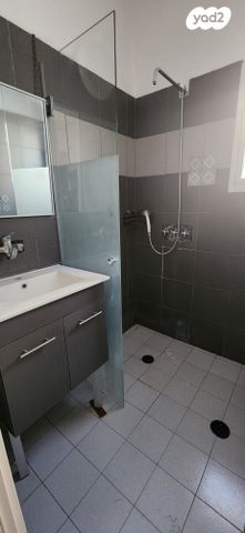 דירה, הרברט סמואל 99, חדרה