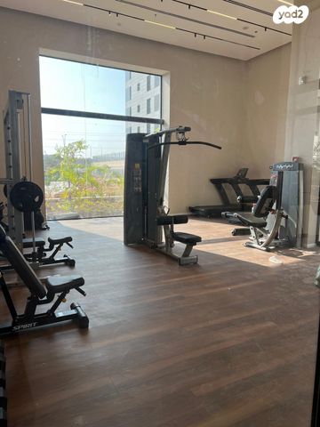 דירה, יצחק שמיר, רעננה