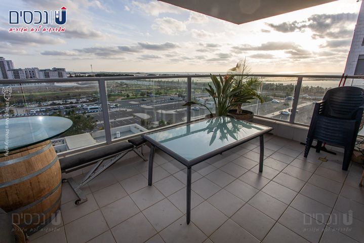 דירה, החותרים, טירת כרמל