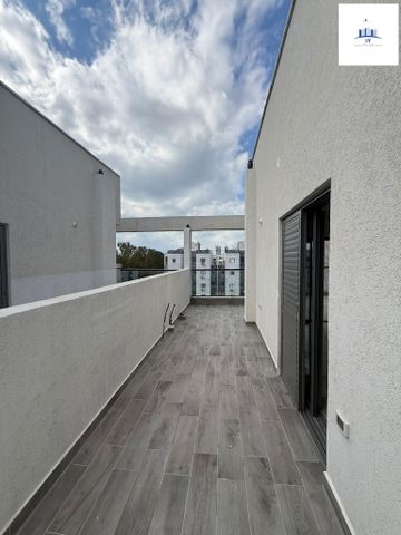 גג/ פנטהאוז, רבי עקיבא, רובע ג', אשדוד