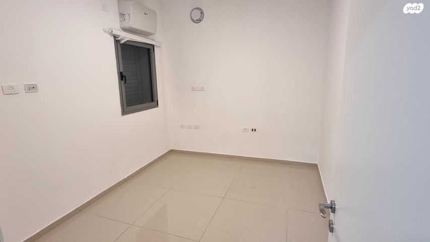 דירה, אריק איינשטיין, הרצליה ב', הרצליה