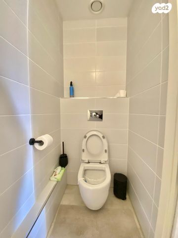 דירה, גרציאני יצחק 8, גני שרונה, קרית הממשלה, תל אביב יפו