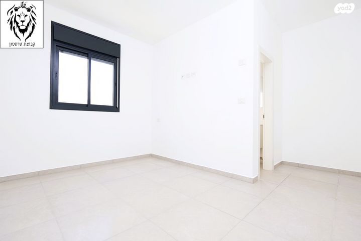 דירה, דבורה עומר, רעננה